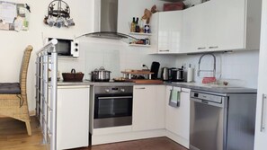 Mikrowelle, Ofen, Herdplatte, Geschirrspüler