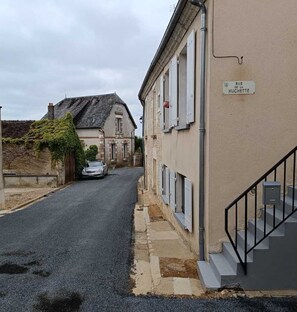Exterior - Small historic house - wine bistros & restaurants nearby (Sancerre)