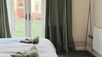 Iron/ironing board, WiFi, bed sheets