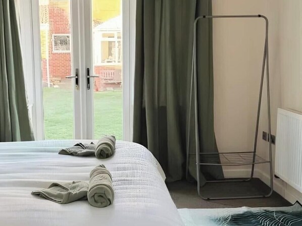 Iron/ironing board, WiFi, bed sheets - 1Bed Hideout in Ripon-FreeParking-by Holiday Homes (Ripon)