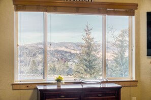 Interior - Heart of Canyons Village Walk to Lifts 226 (Park City)