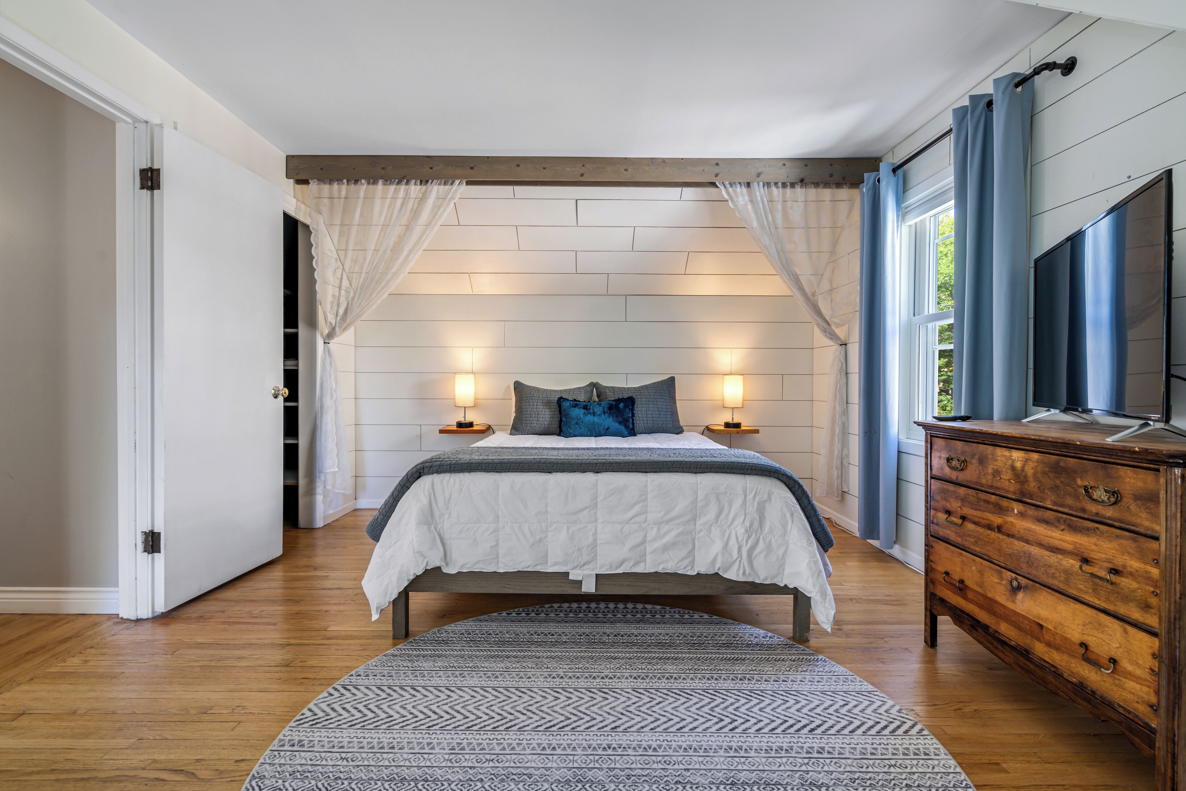 1 chambre, bureau, fer et planche à repasser, accès au Wi-Fi (inclus)