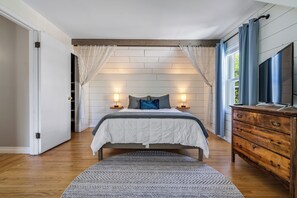 1 quarto, escrivaninha, ferros/tábuas de passar roupa, Wi-Fi de cortesia