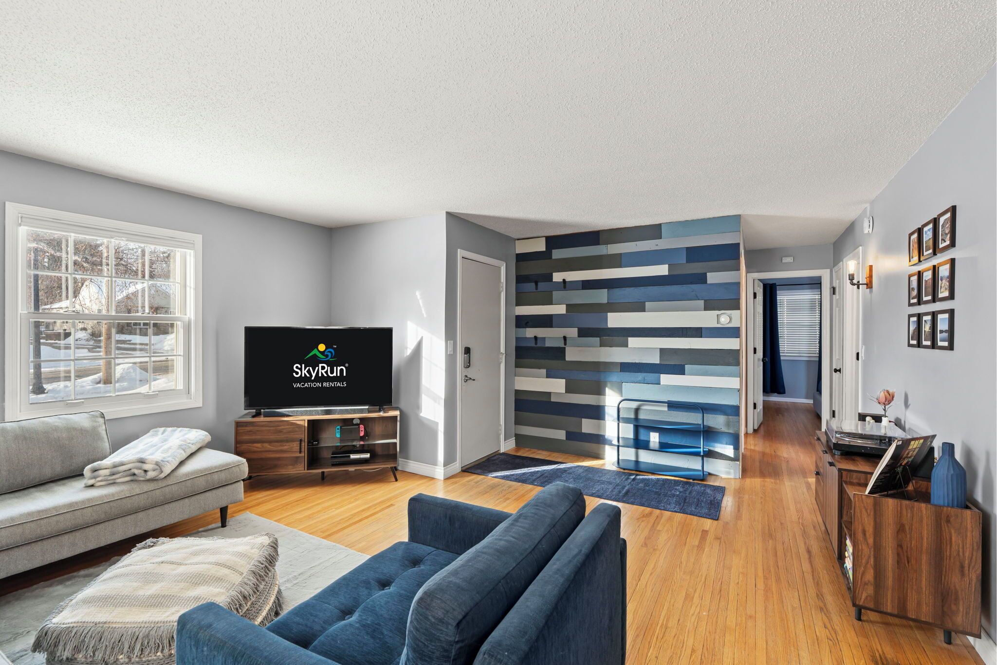 Smart TV, lettore DVD, libri