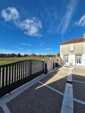 Property grounds - House in the heart of cognac country (Mérignac)
