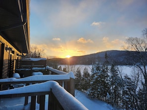 Terrace/patio - Lakefront condo, studio (Lac-Supérieur)