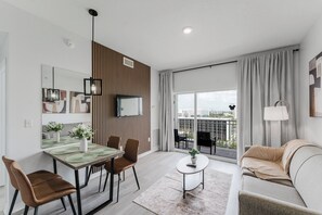 TV - Cozy Apartment at The Point (Orlando)