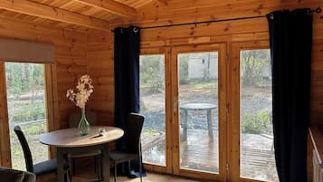 Chalet Confort, vue jardin | Restauration