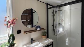 Luxury Bungalow, Sea View | Bathroom