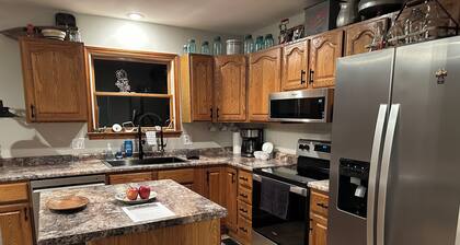 RUSTIC RETREAT Cozy 2 Bed 1.5 Bath Home, in Rural Farmington, Wooded Outdoor.