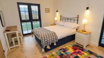 4 phòng ngủ, trang trí khác biệt