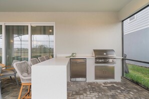 Property grounds - Luxury 8BR Home w/ Game Room & Pool Windsor Cay (Clermont)