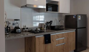 Fridge, microwave, stovetop, coffee/tea maker - w* | Amazing 1BR w/ Balcony in Barranco (Barranco)