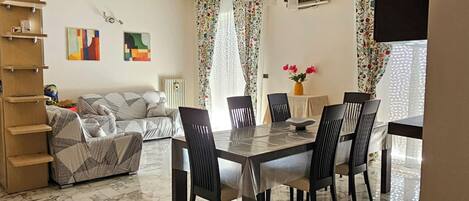 Apartment, Stadtblick | Speisen