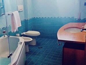 Apartamento, vistas a la ciudad | Baño