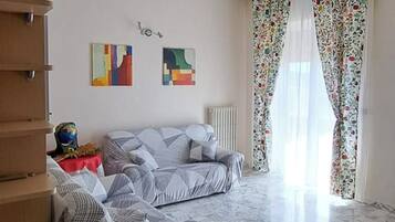 Apartment, Stadtblick | Wohnbereich