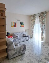 Apartamento, vistas a la ciudad | Zona de estar