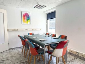 Dining - Central Berlin Apartment for 8 with Parking (Berlin)