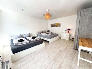 2 habitaciones, tabla de planchar con plancha, wifi y ropa de cama 