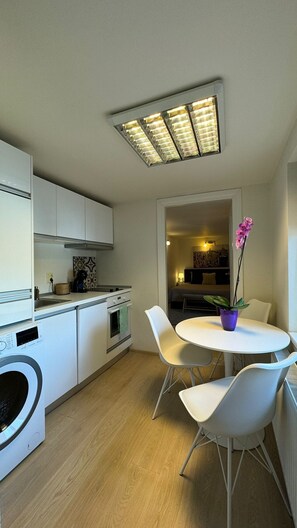 Dining - Elite 2-bedroom apartment with AC/heating and free parking (Timișoara)
