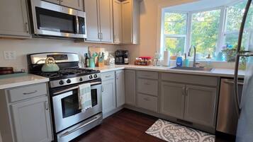 Micro-ondes, four, plaque de cuisson, lave-vaisselle