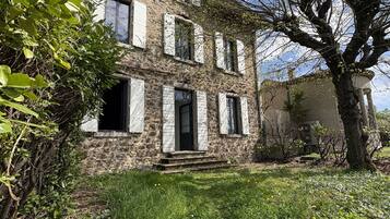 Familienhaus, Gemeinschaftsbad, Gartenblick | AuĂenbereich