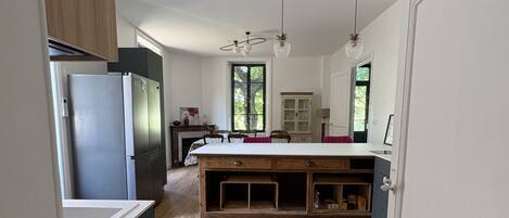 Casa familiar, baño compartido, vistas al jardín | Cocina compartida