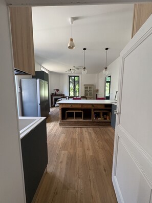 Familienhaus, Gemeinschaftsbad, Gartenblick | Gemeinschaftsküche