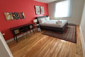 Desk, iron/ironing board, WiFi, bed sheets
