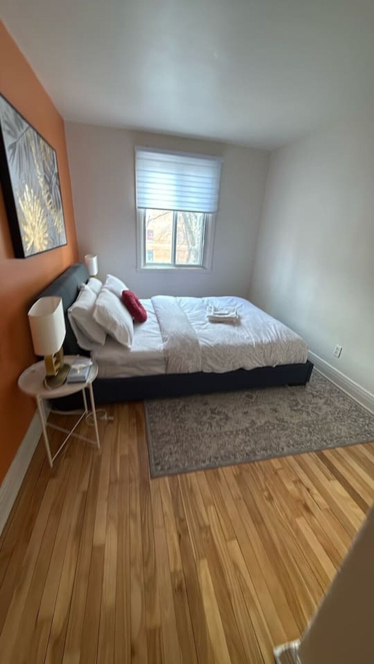 Desk, iron/ironing board, WiFi, bed sheets