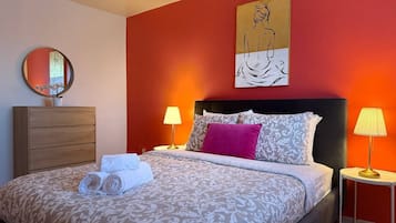 1 slaapkamer, een strijkplank/strijkijzer, wifi, beddengoed