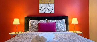 Comfortable 1BR in West Island  + Free Parking