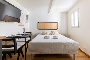 Iron/ironing board, WiFi, bed sheets - Studio de charme proche de la Gare Montparnasse (Paris)