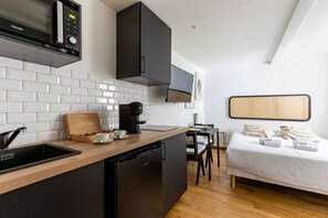 Iron/ironing board, WiFi, bed sheets - Studio de charme proche de la Gare Montparnasse (Paris)
