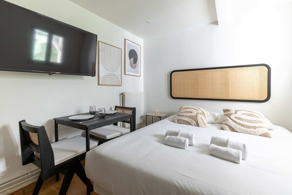 Iron/ironing board, WiFi, bed sheets - Studio de charme proche de la Gare Montparnasse (Paris)