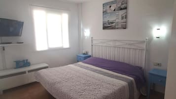 2 bedrooms, iron/ironing board, WiFi, bed sheets