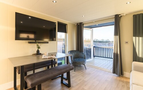 Pods by the Lake, Penrith