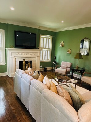 TV, fireplace