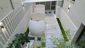 Apartment | Exterior detail - Stylish Wellness Apartment in Piraeus (Piraeus)