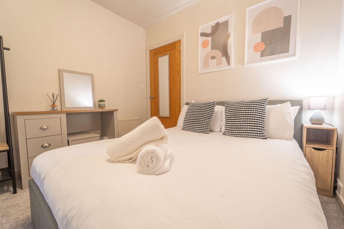 Bügeleisen/Bügelbrett, Reisekinderbett, WLAN, Bettwäsche