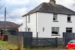 Exterior - 5 Montrose Avenue near Fort William (Inverlochy)