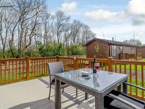 Outdoor dining - The Woodnewton, Wansford (Wansford)