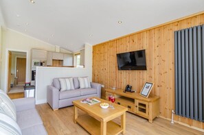 Living area - The Apethorpe (Pet), Wansford (Wansford)