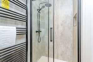 Shower - The Elton, Rockingham Forest (Wansford)