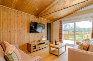 Living area - The Sutton (Pet), Wansford (Wansford)