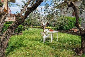 Outdoor dining - La casa di Beppe – Relax in Tuscany Between Countryside and Art Cities (Anchione)