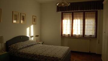 Fer et planche Ă repasser, draps fournis