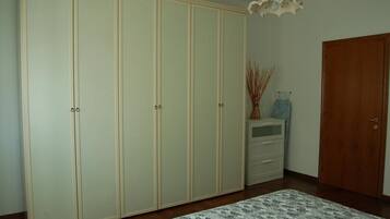 Bügeleisen/Bügelbrett, Bettwäsche