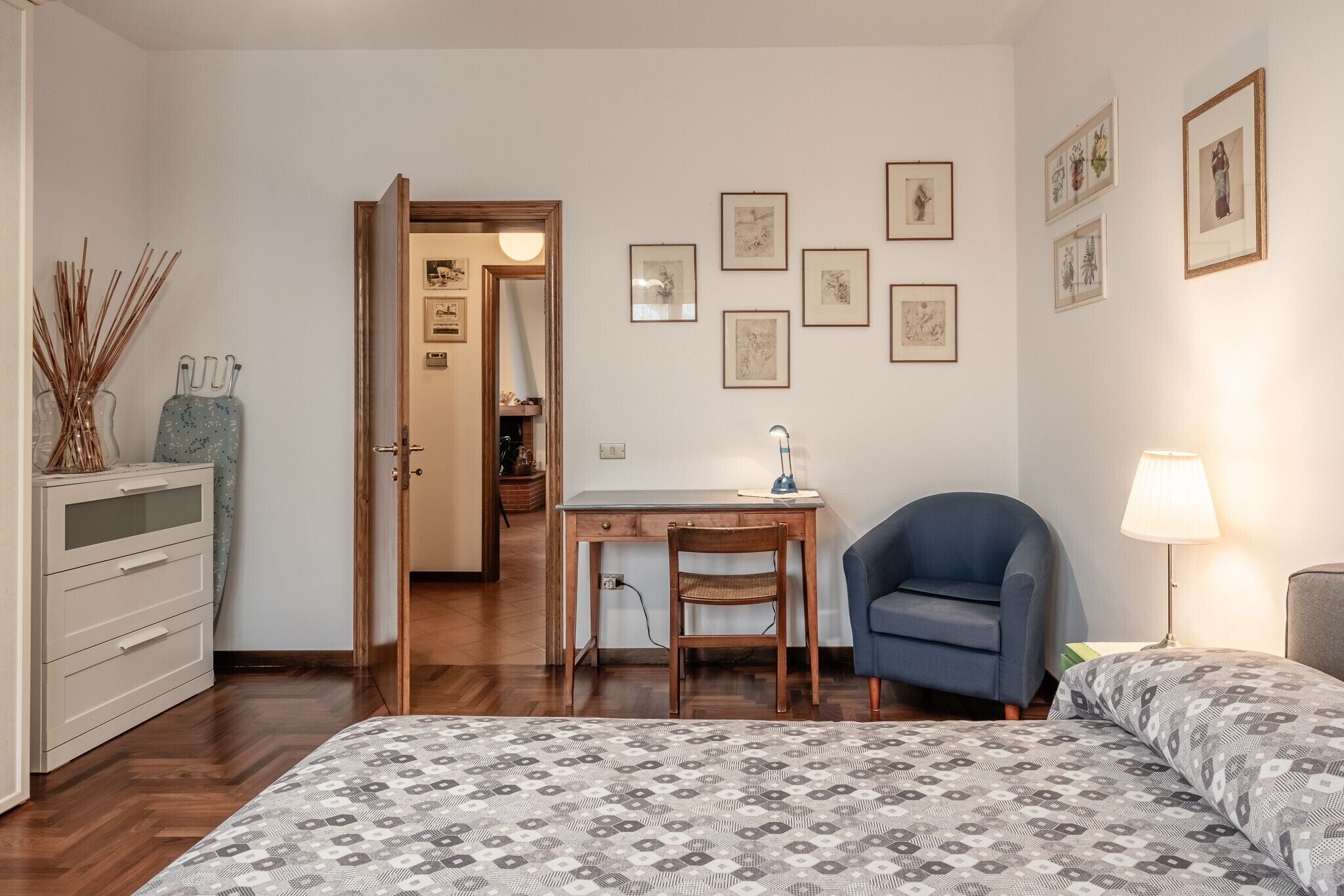 Fer et planche à repasser, draps fournis