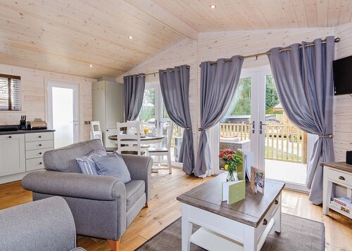 Typhoon Lodge, Fair Oak